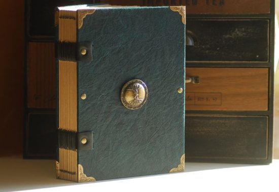 Grimoire, carnet de recettes de format A5 - L'enchanteur - Choix entre 6 couleurs